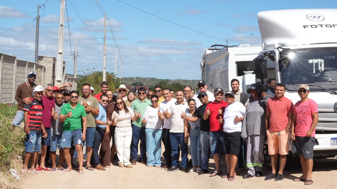 Prefeitura entrega kits de EPIs para servidores da Secretaria de Infraestrutura