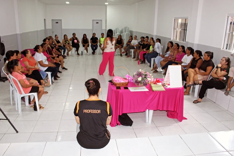 Outubro Rosa - Secretaria de Assistência Social promove palestra sobre autoavaliação emocional, para Mulheres do Grupo de Zumba
