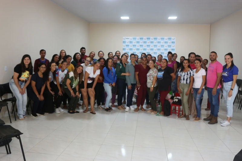 Secretaria de Educação realiza o \'I Café com Afeto\' e recebe pais de alunos atendidos pela Psicopedagogia