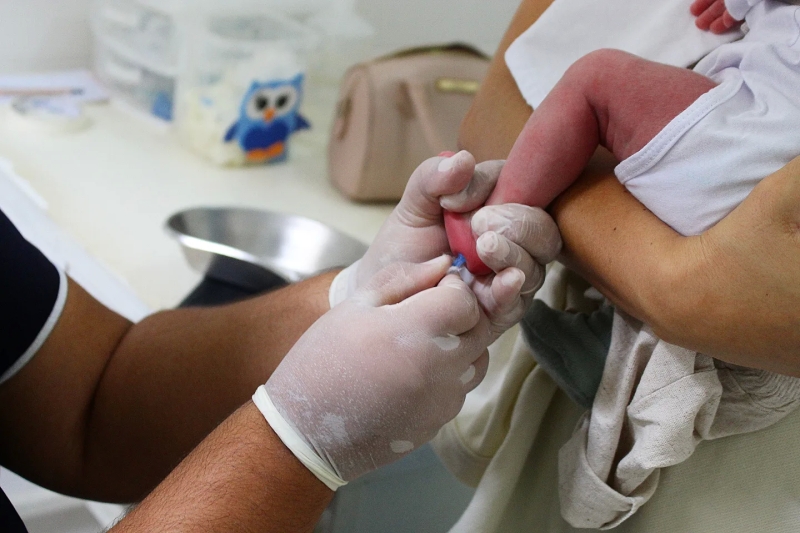 Gestão municipal disponibiliza teste do pezinho para recém nascidos do município