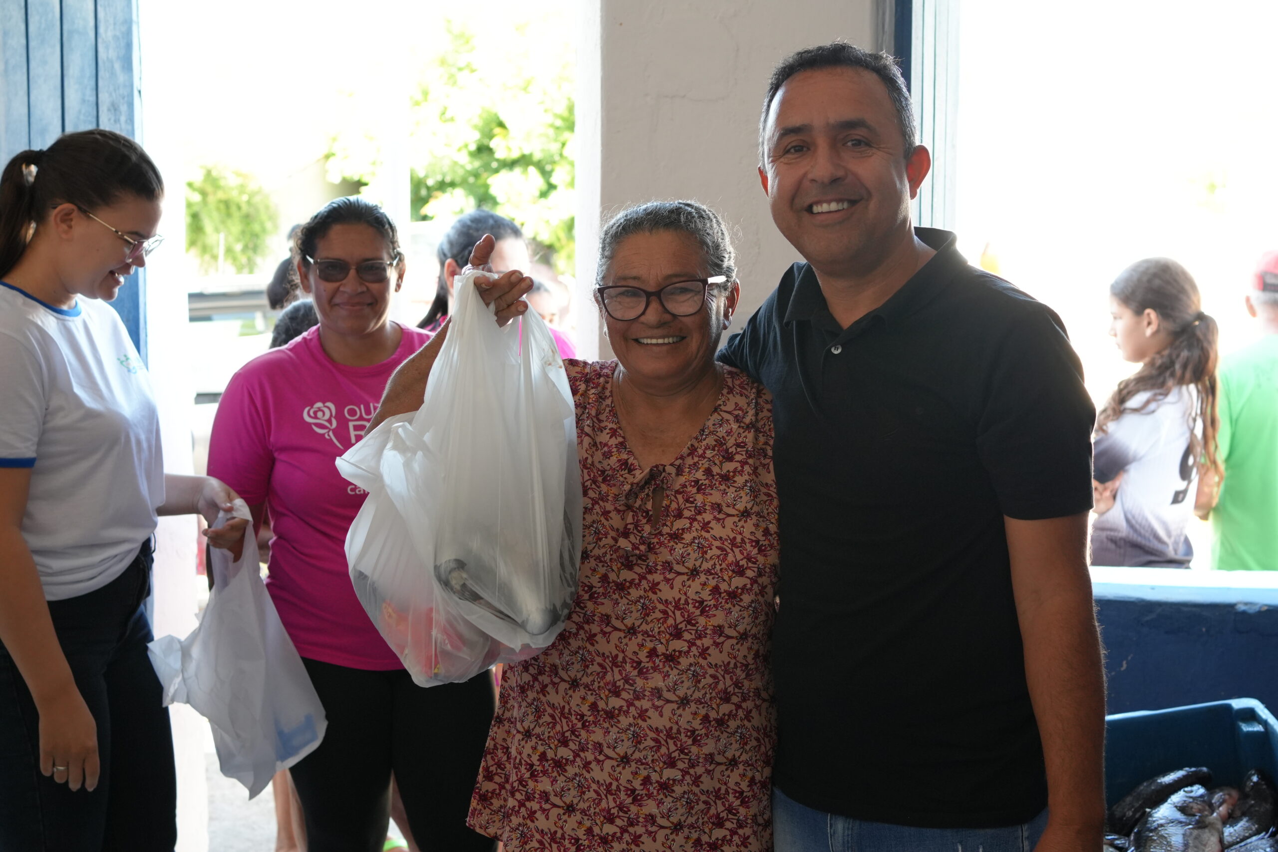 Semana Santa - Gestão municipal entrega mais de oito toneladas de alimentos para a população